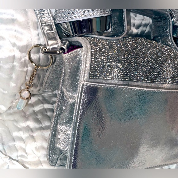 BETSEY Party Line Million Stars Silver Metallic PHONE PURSE Crossbody Bluetooth - Picture 6 of 16